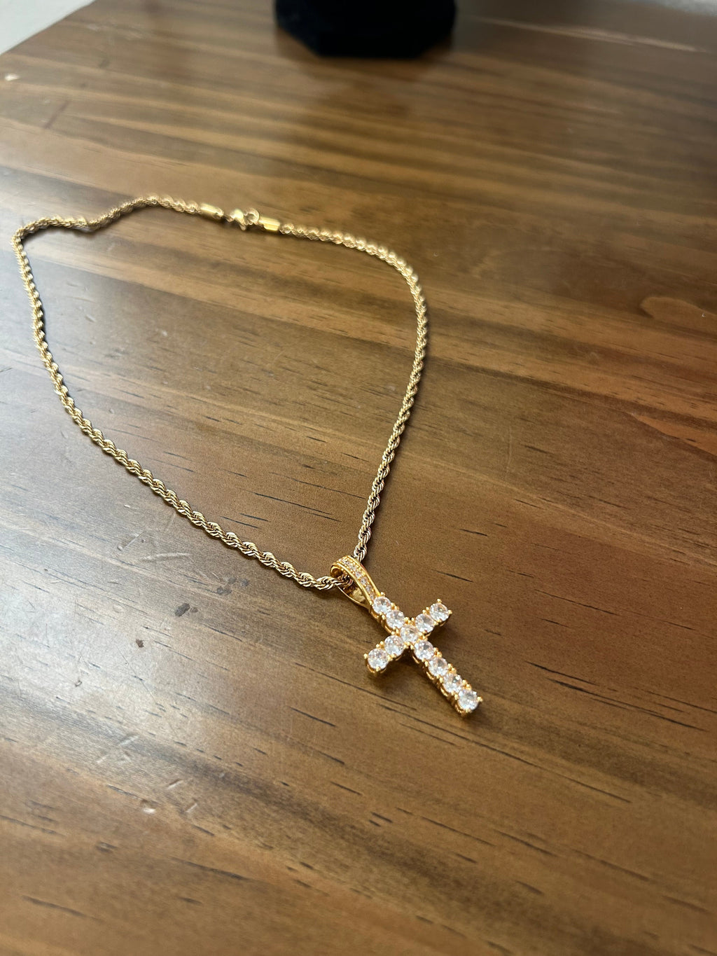 18 Inch Gold Necklace With a Gold and Diamond Cross Pendent
