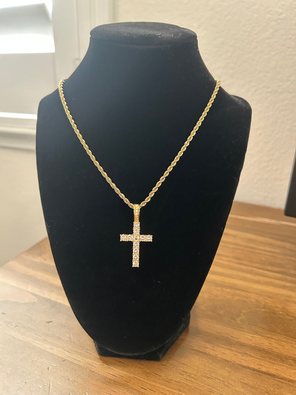 18 Inch Gold Necklace With a Gold and Diamond Cross Pendent